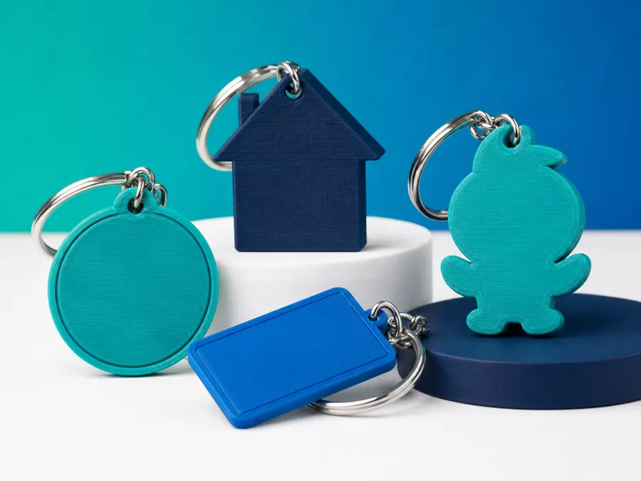 Chaveiros personalizados com formatos e cores em impressão 3D